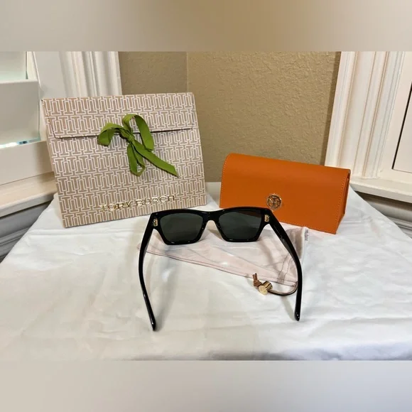 Tory Burch Black and White Sunglasses - Picture 3 of 6